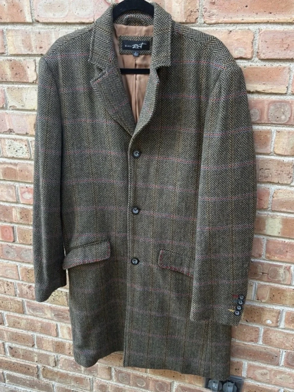 Black Rivet Men's Brown Herringbone Sport Coat with Subtle Pink Windowpane